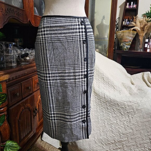 J. McLaughlin Dresses & Skirts - J. McLaughlin Plaid Pencil/Midi Skirt